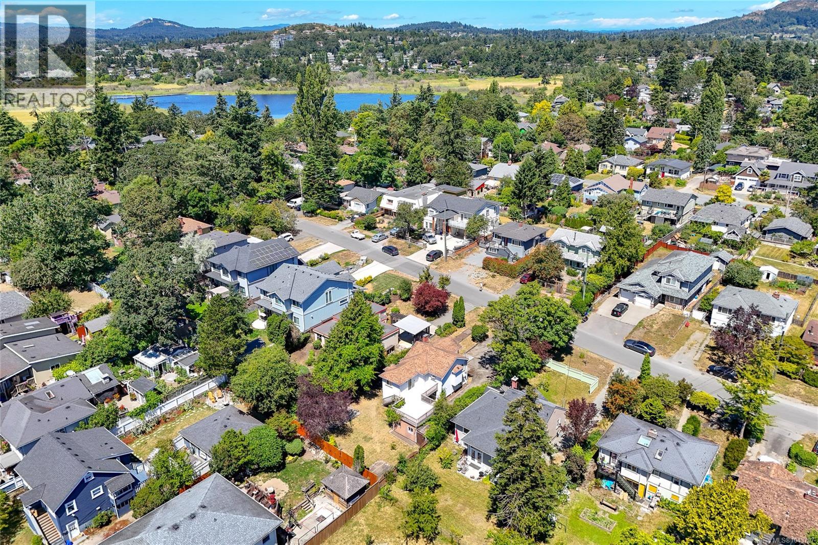  881 Leslie Drive, Saanich