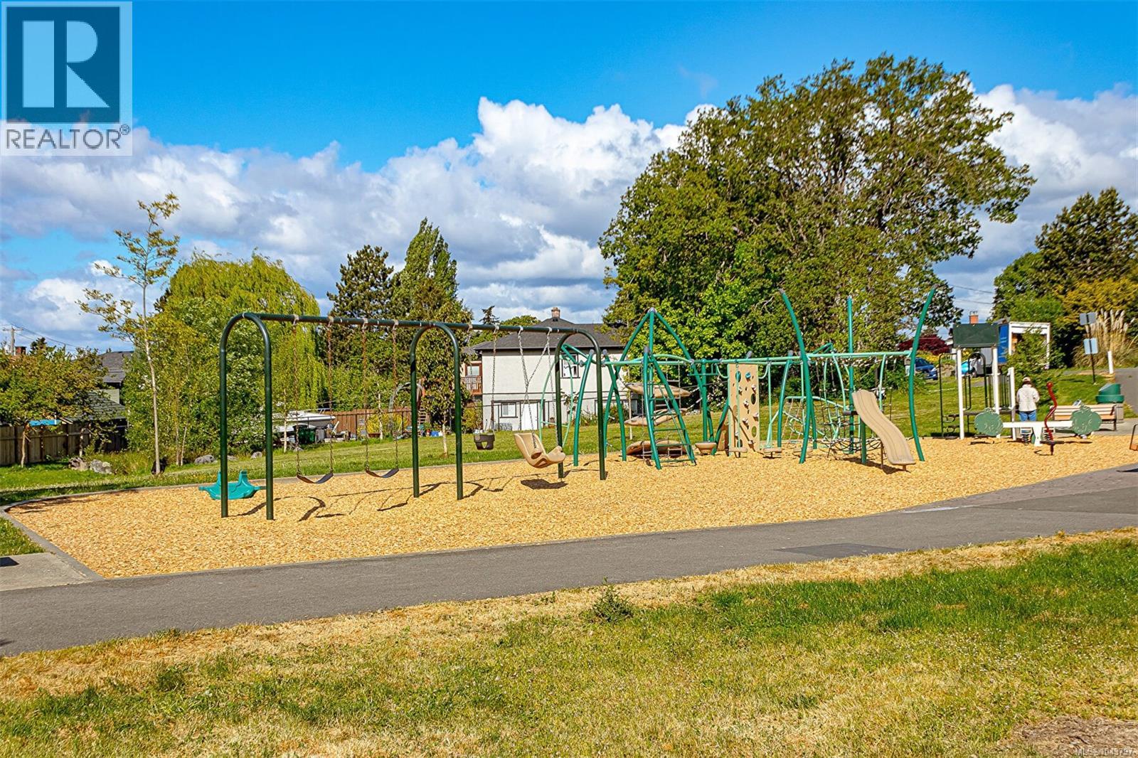 881 Leslie Dr - 53