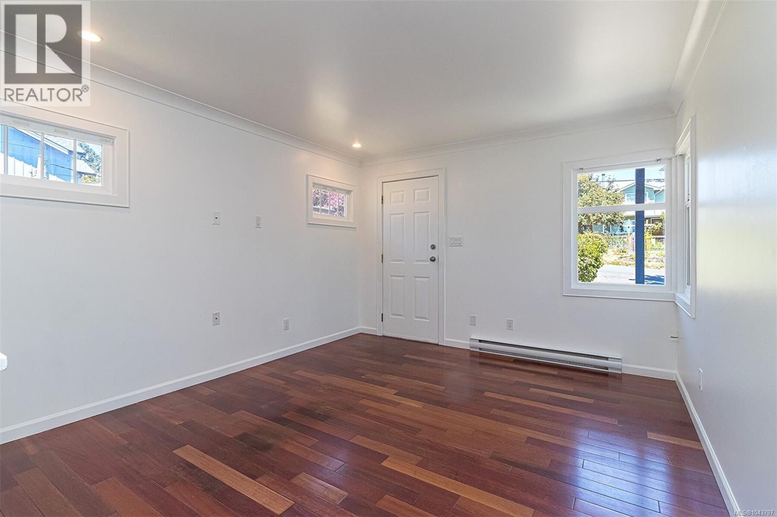 881 Leslie Dr - 7