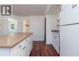 Living room - 881 Leslie Dr, Saanich, BC V8X2Y3 Photo 10
