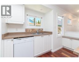 881 Leslie Dr, Saanich, BC V8X2Y3 Photo 12