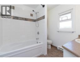 881 Leslie Dr, Saanich, BC V8X2Y3 Photo 17