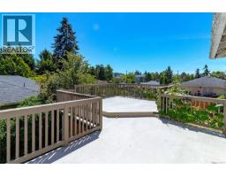881 Leslie Dr, Saanich, BC V8X2Y3 Photo 32