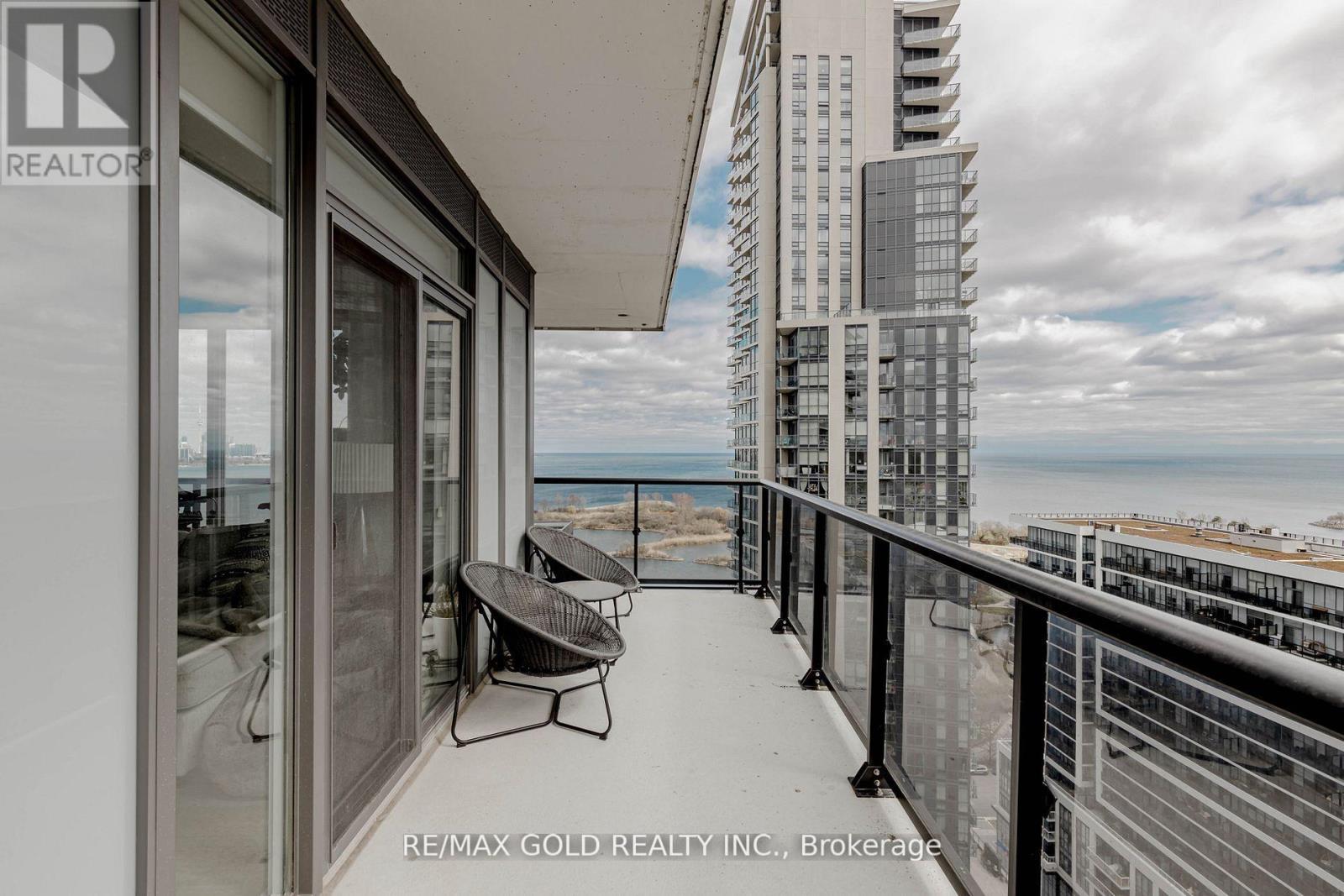 #2203 56 ANNIE CRAIG DRIVE - 10