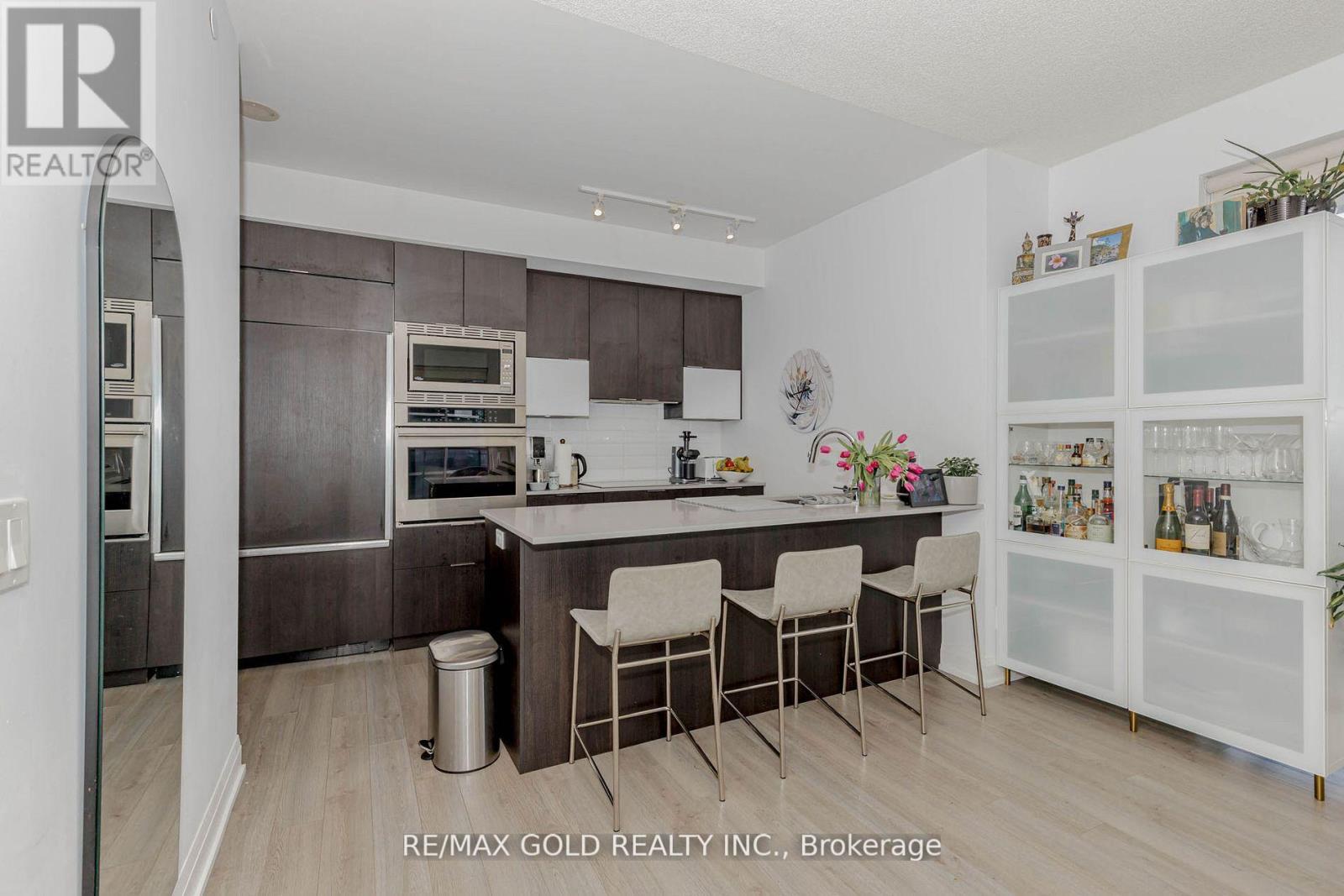 #2203 56 ANNIE CRAIG DRIVE - 20
