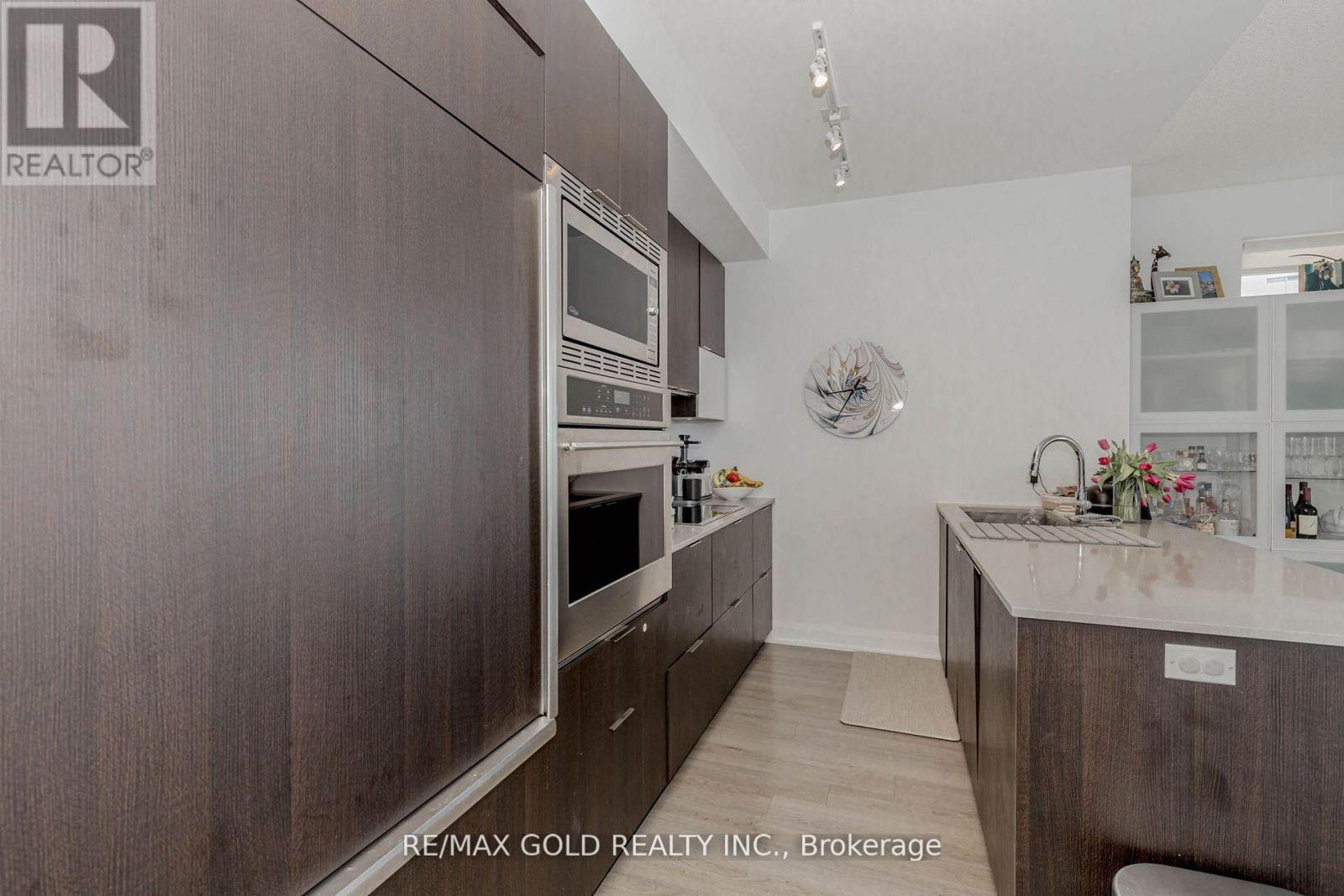 #2203 56 ANNIE CRAIG DRIVE - 21