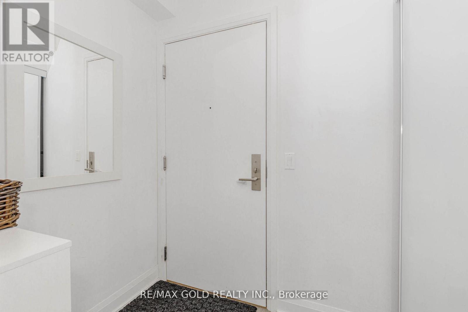 #2203 56 ANNIE CRAIG DRIVE - 22