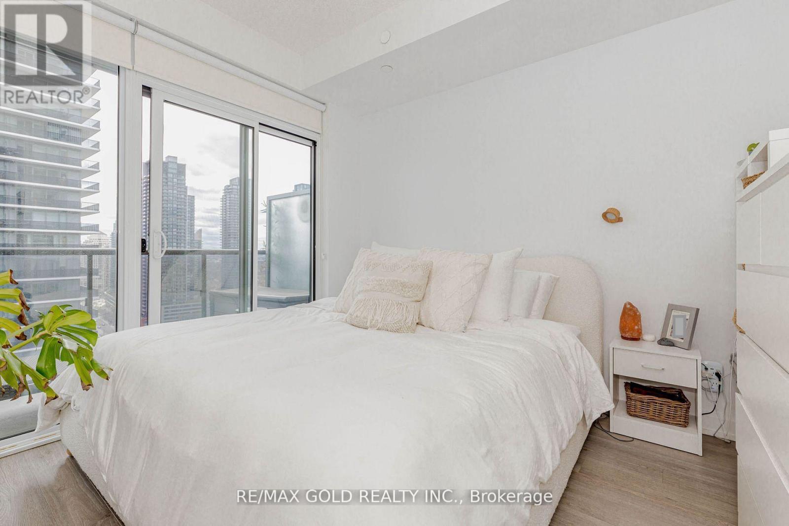 #2203 56 ANNIE CRAIG DRIVE - 30