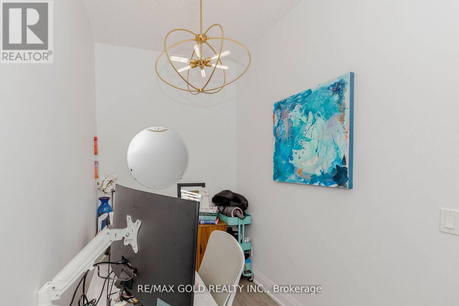 #2203 56 ANNIE CRAIG DRIVE - 31