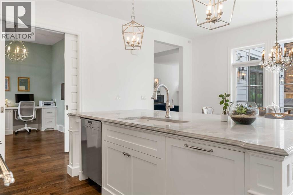 3731 37 Street NW - 21