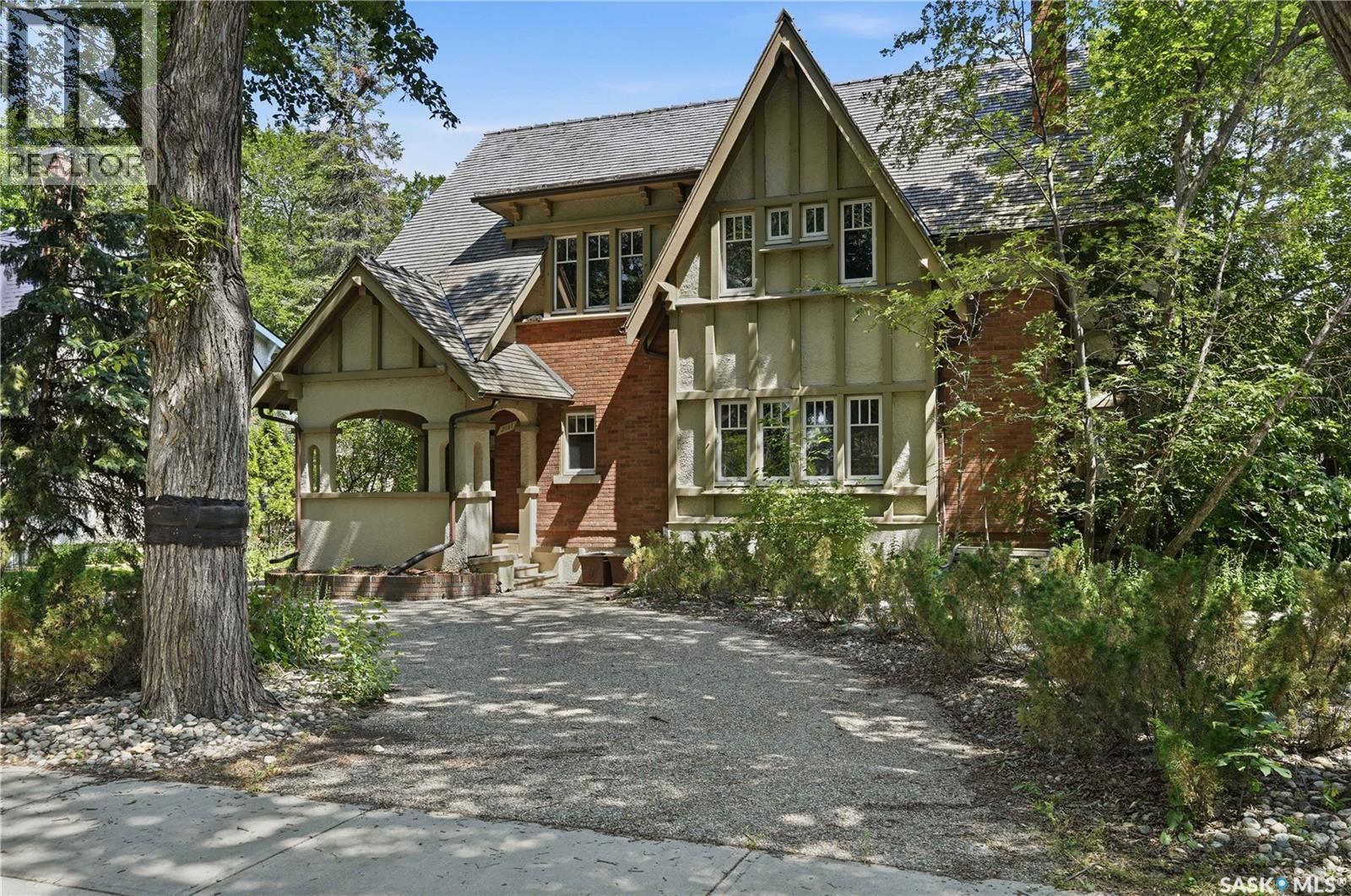 3151 Angus STREET - 1