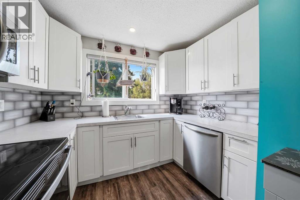 #4 5812 61 Street - 8