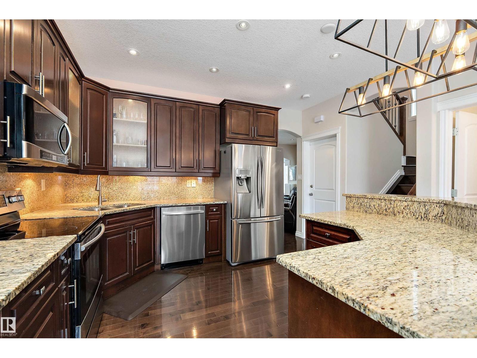 10623 75 AV NW - 42