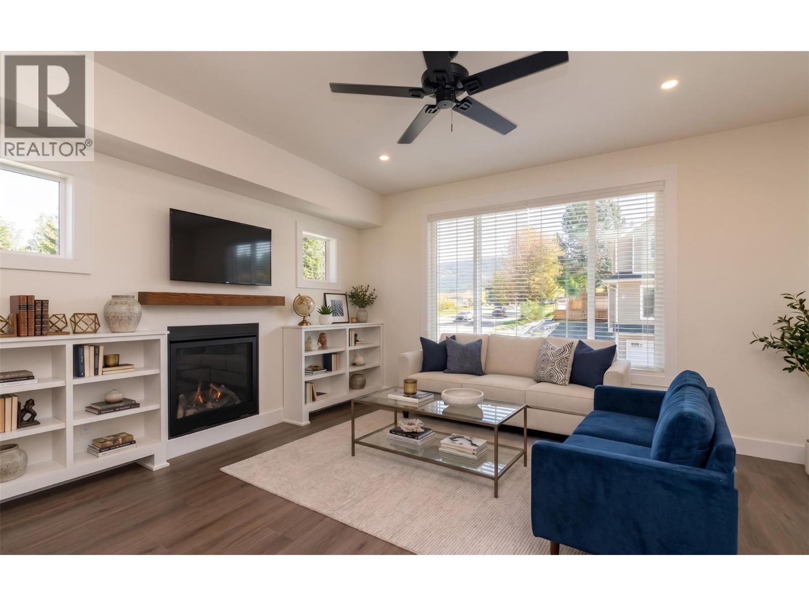 1 1910 11 Avenue Northeast, Salmon Arm