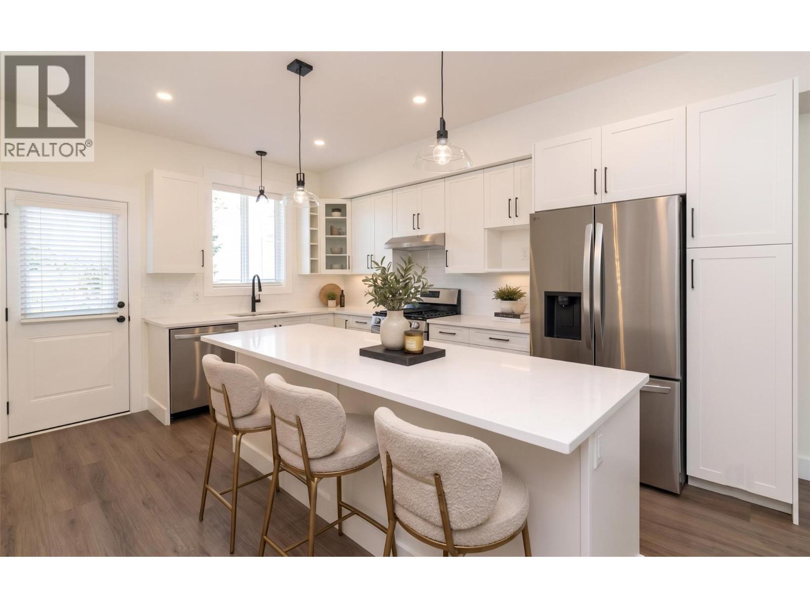 1 1910 11 Avenue Northeast, Salmon Arm