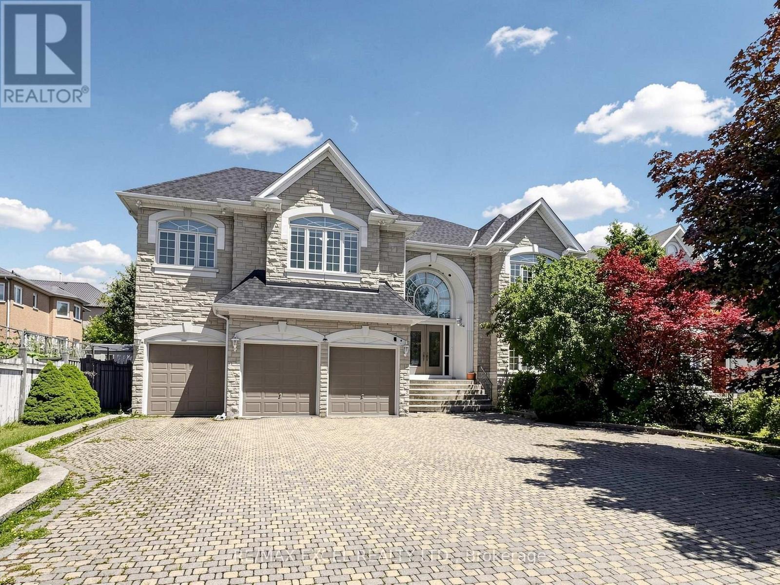 Listing photo of 16 FRYBROOK CRESCENT