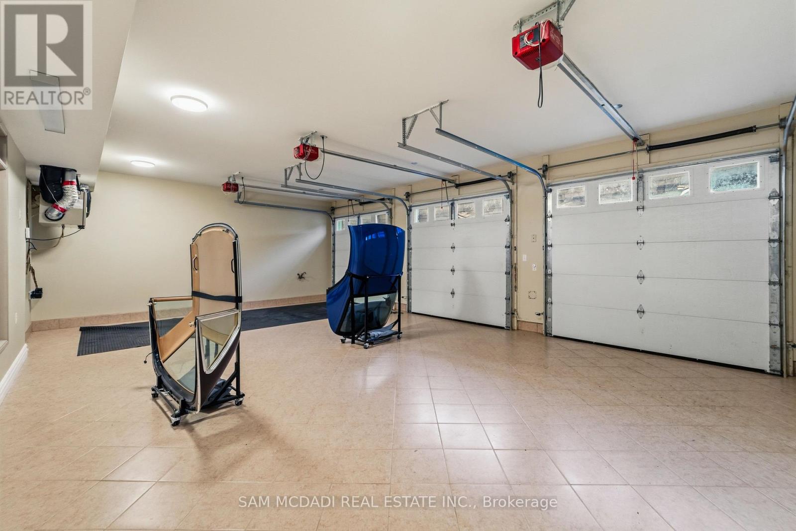 53 PETER STREET - 46