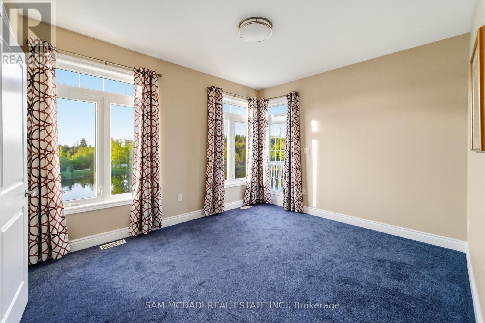 53 PETER STREET - 35