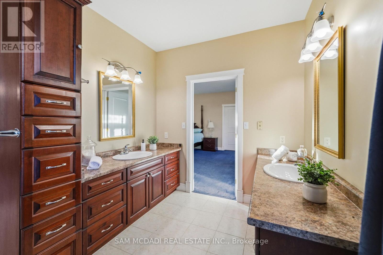 53 PETER STREET - 28