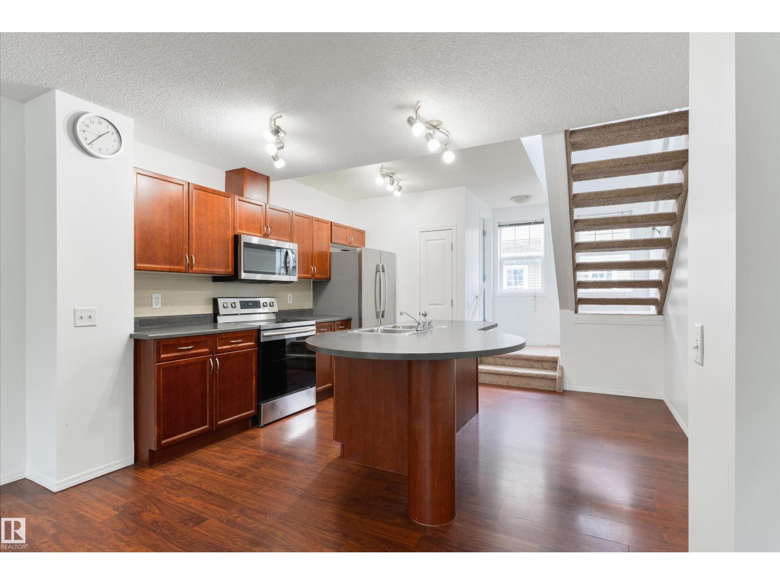 #189 5604 199 ST NW - 16