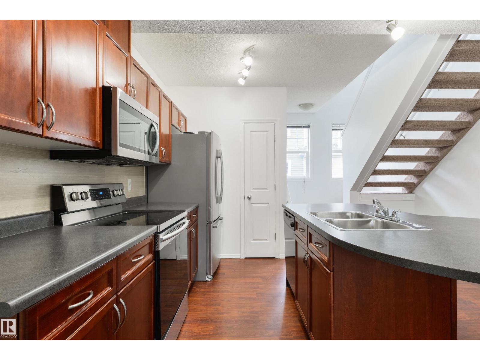 #189 5604 199 ST NW - 17