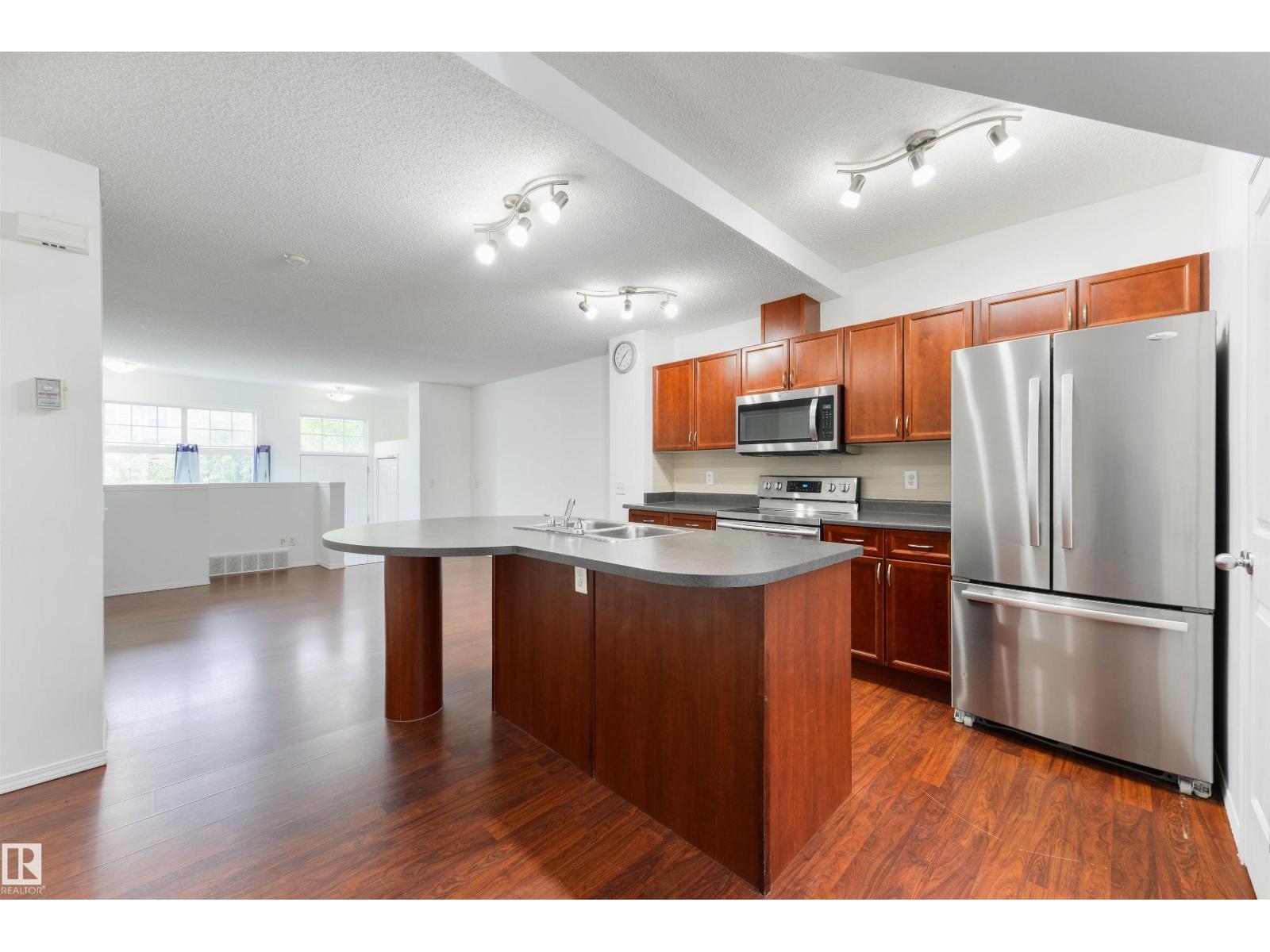 #189 5604 199 ST NW - 18