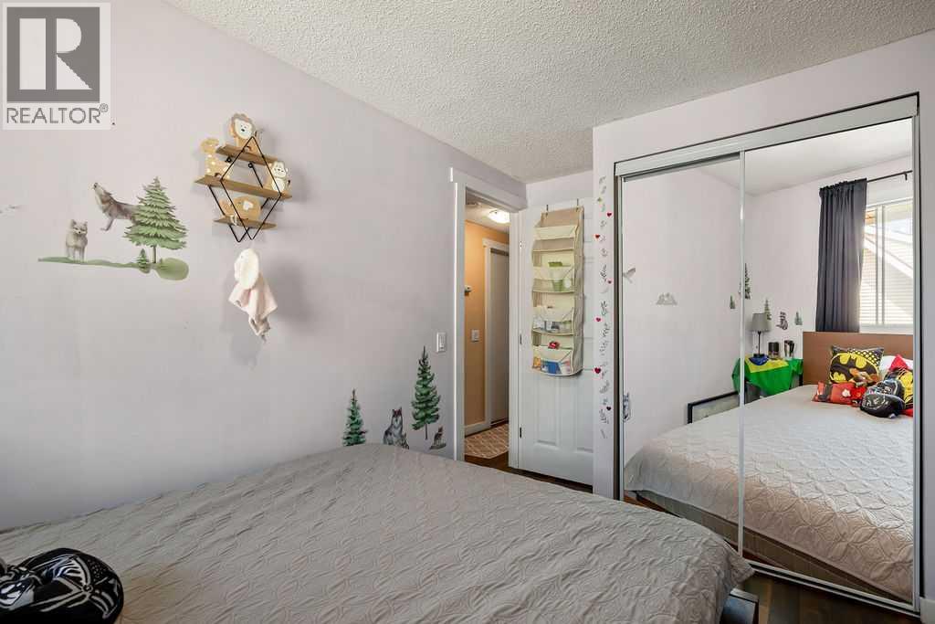 #173 20 Falbury Crescent NE - 16