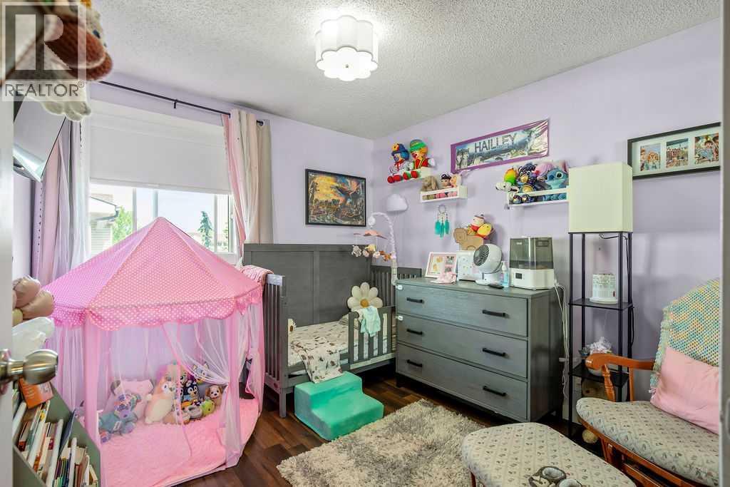 #173 20 Falbury Crescent NE - 17