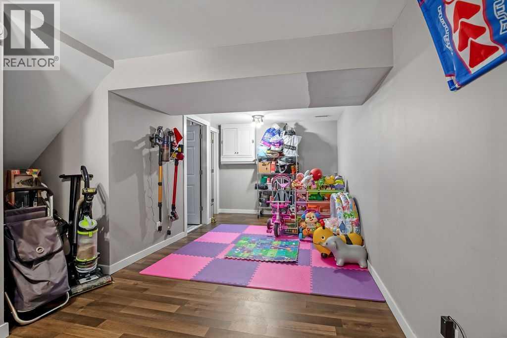 #173 20 Falbury Crescent NE - 18