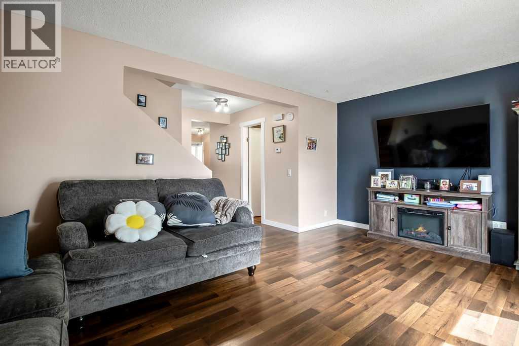 #173 20 Falbury Crescent NE - 10