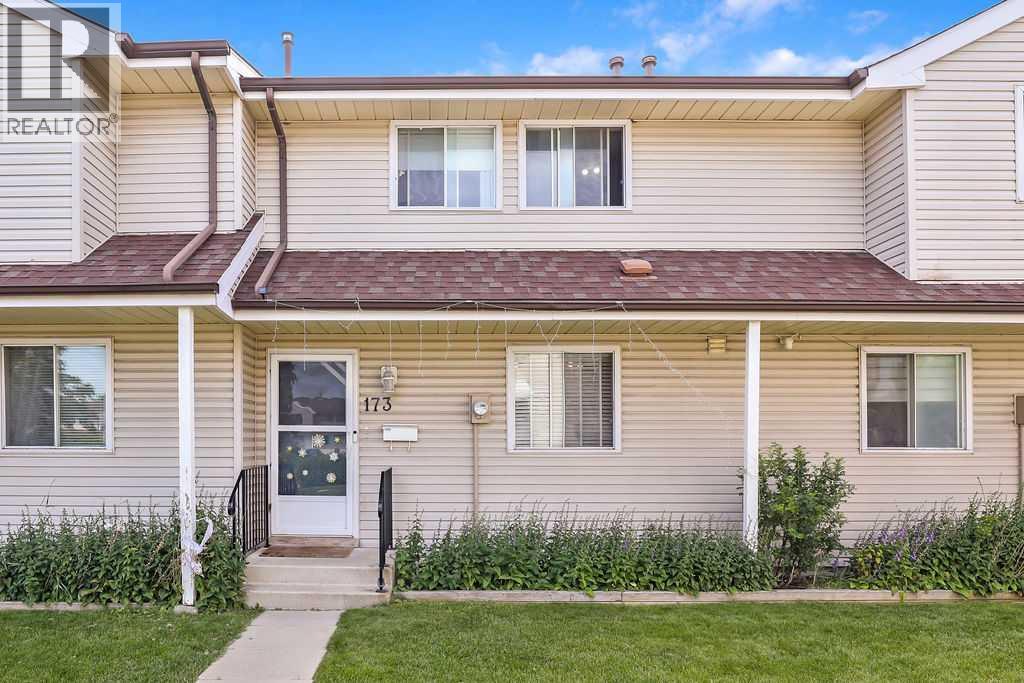 #173 20 Falbury Crescent NE - 1