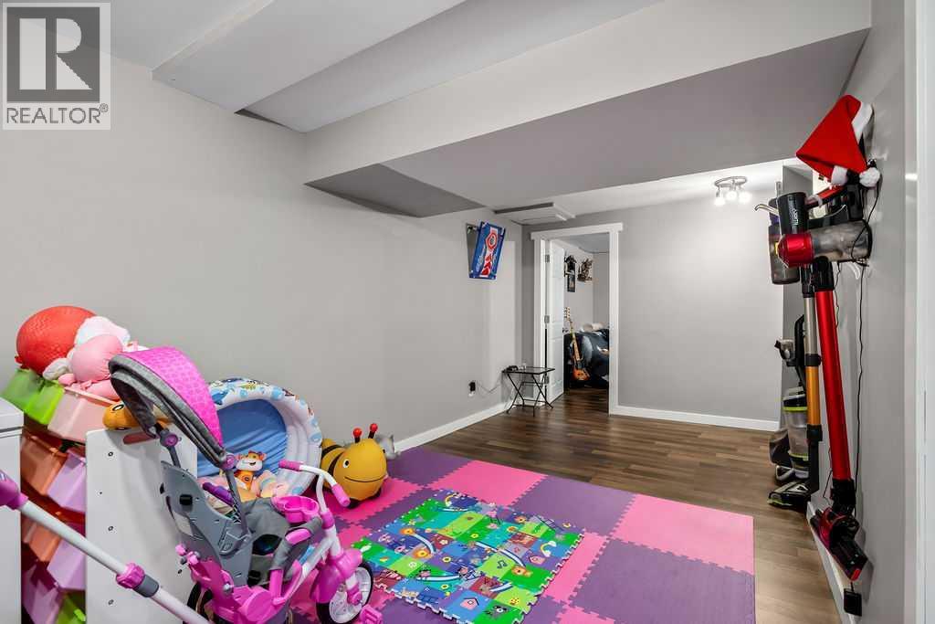 #173 20 Falbury Crescent NE - 19