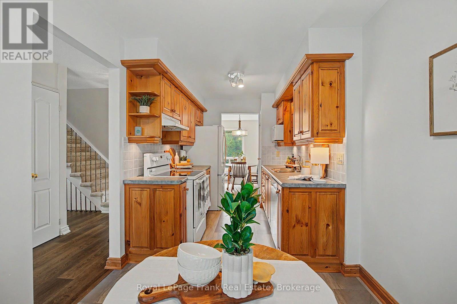 560 REYNOLDS STREET - Image 16
