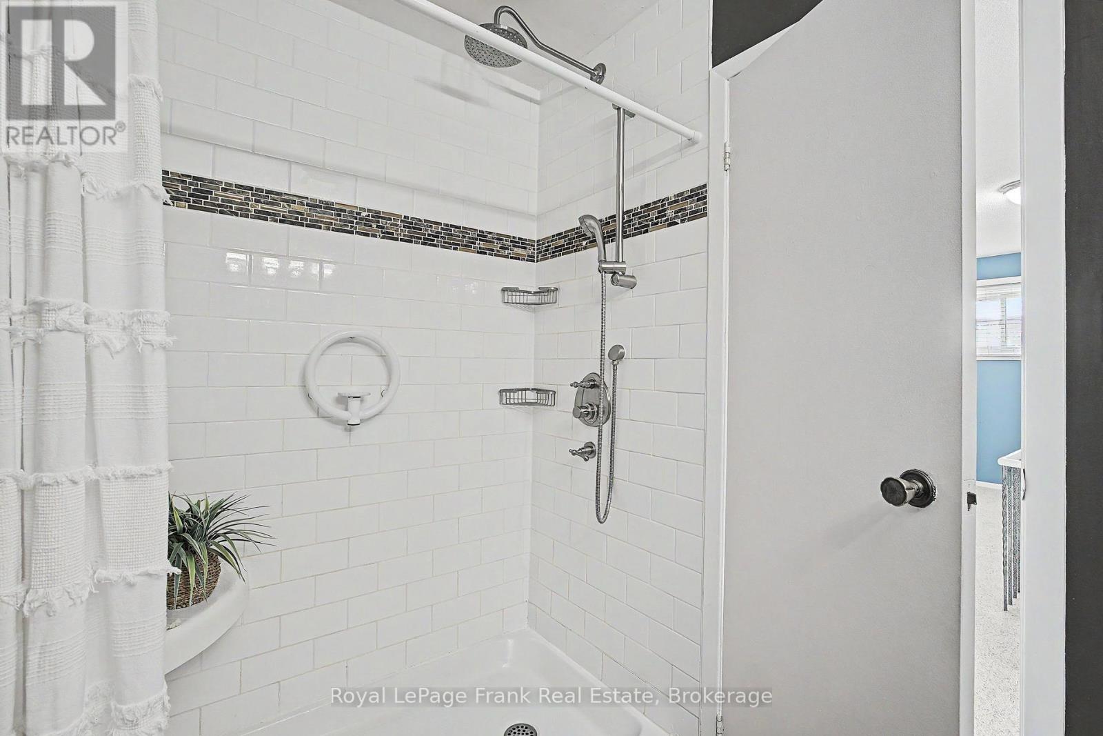 560 REYNOLDS STREET - Image 25