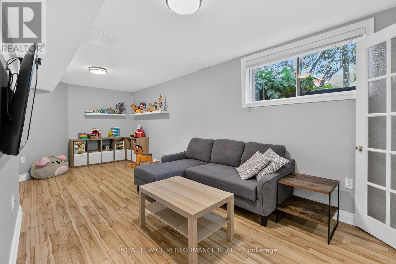 990 Lucille Way