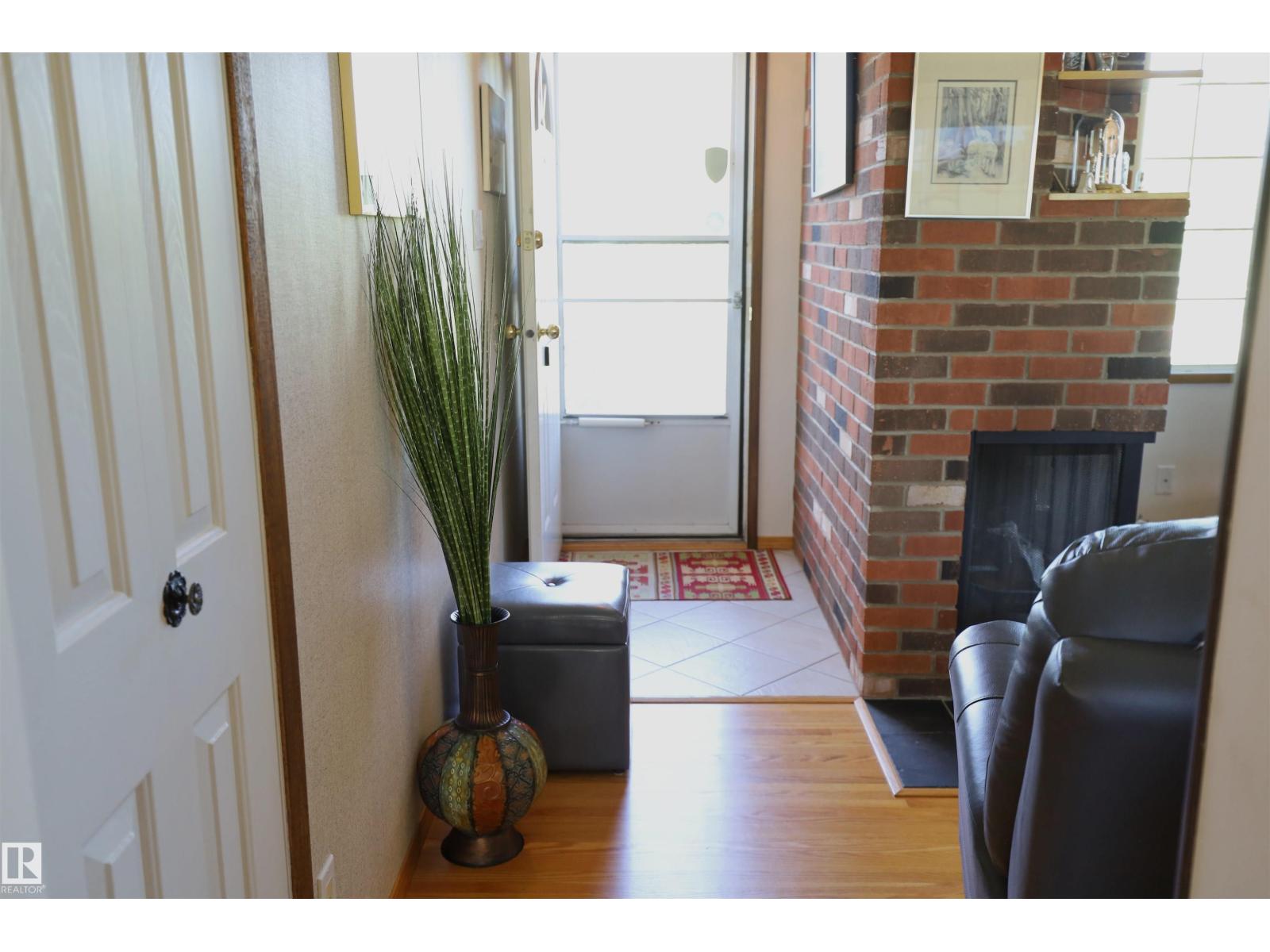 10715 132 AV NW - 28