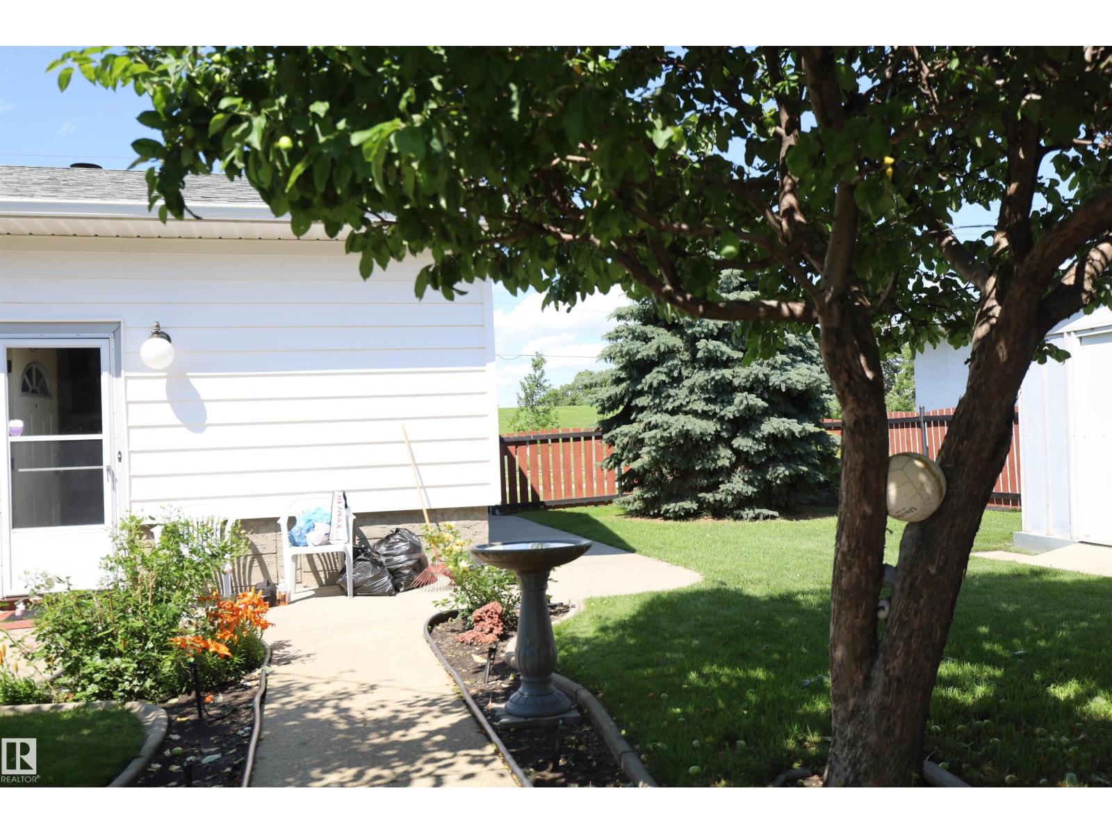 10715 132 AV NW - 9