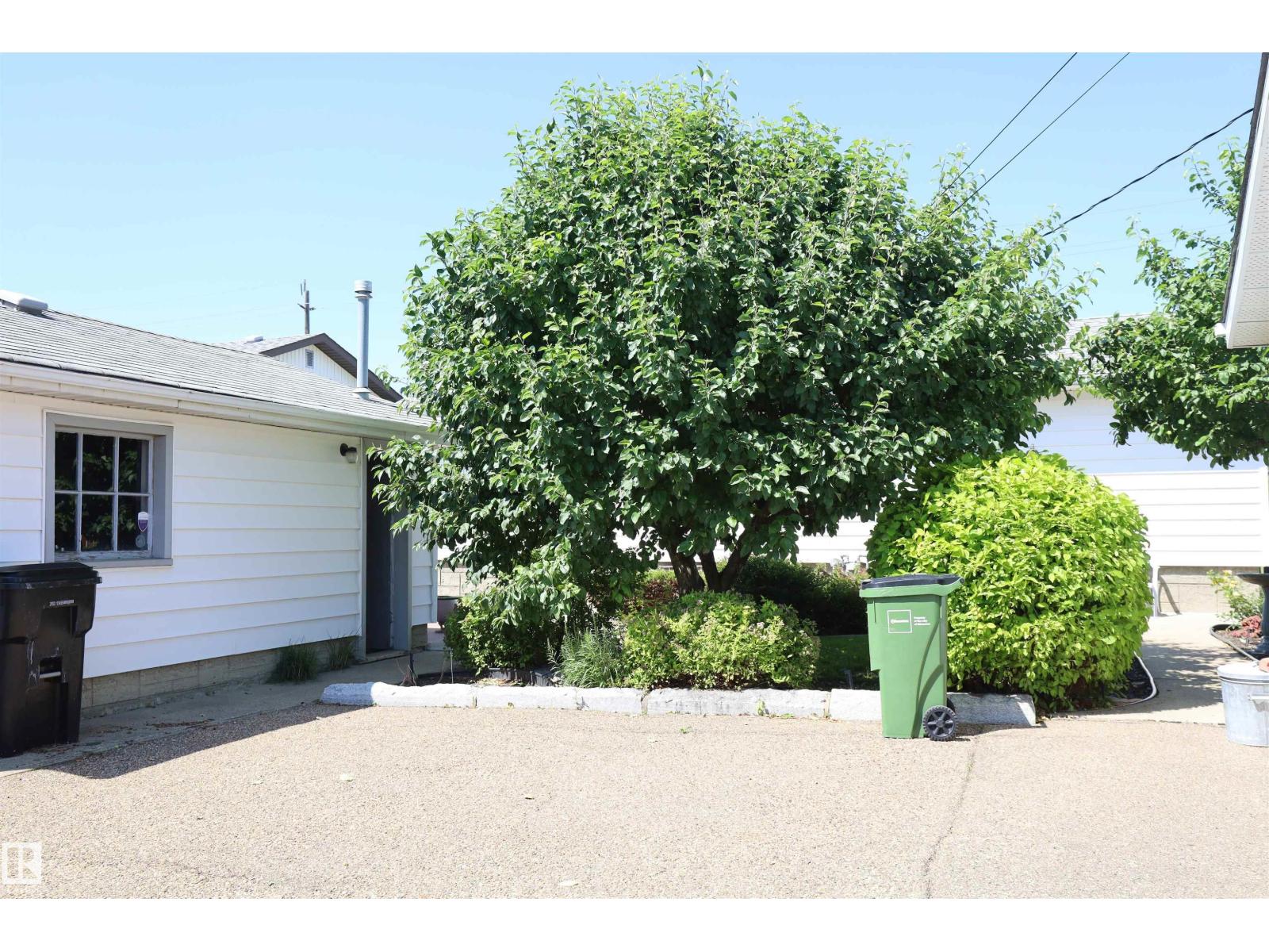 10715 132 AV NW - 20