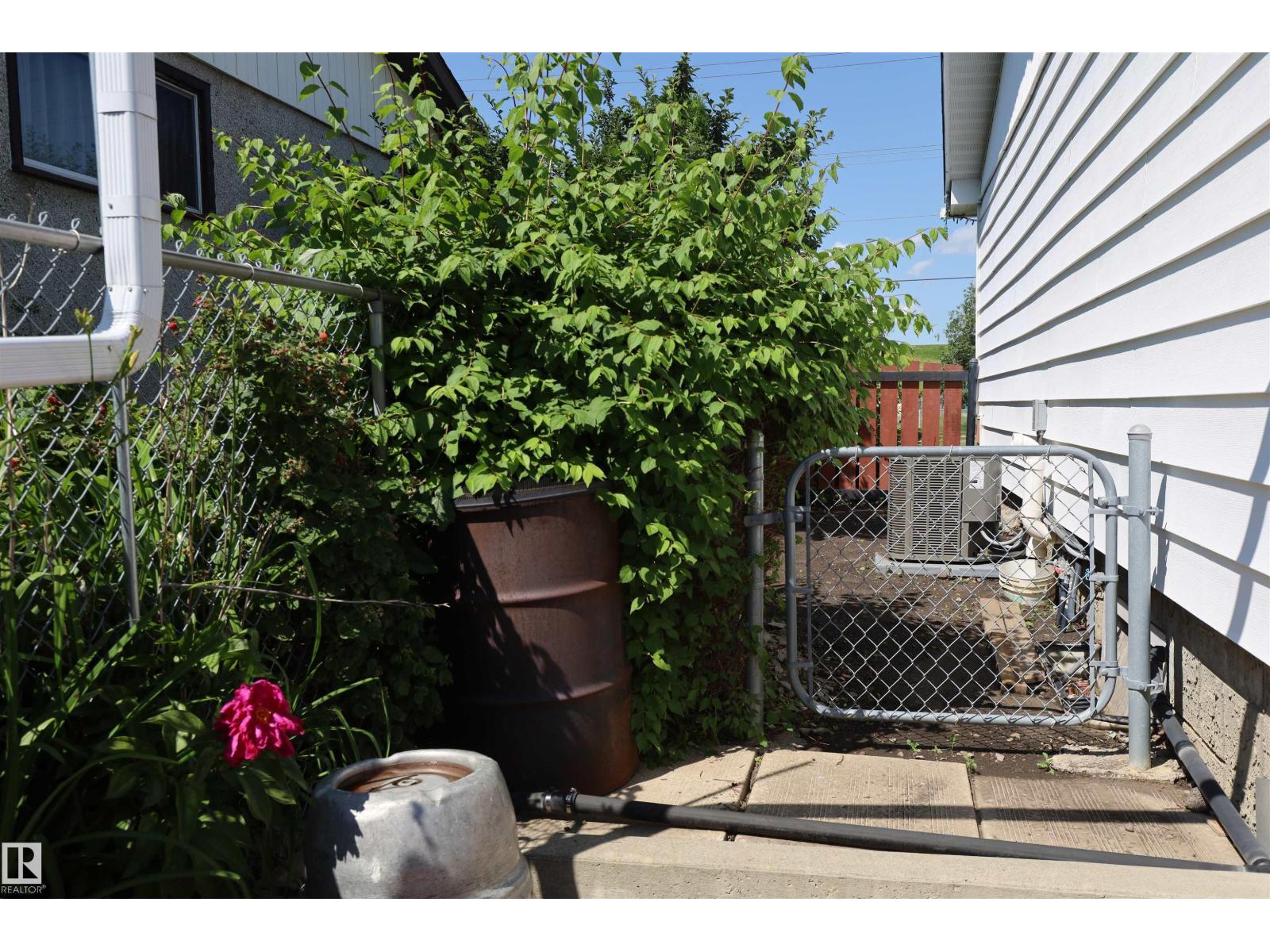 10715 132 AV NW - 11