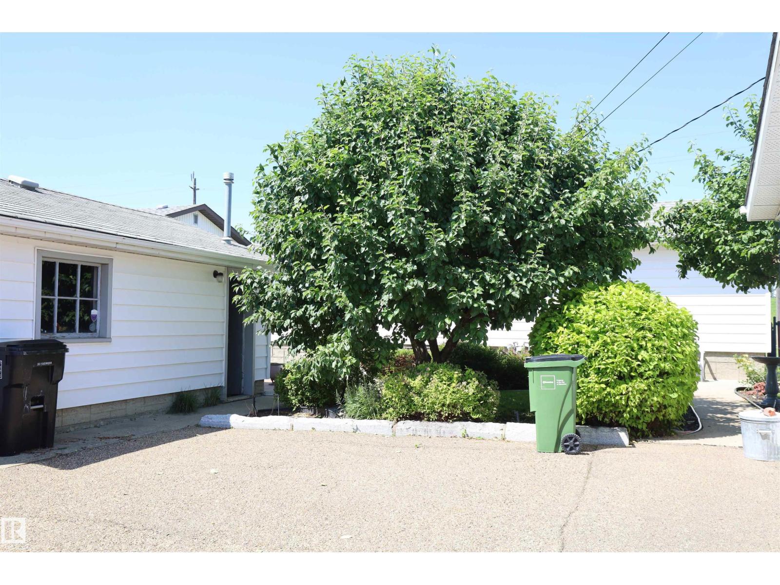 10715 132 AV NW - 14