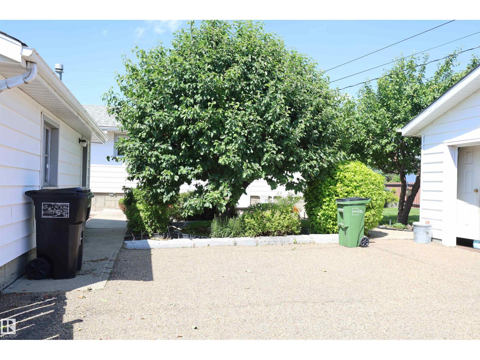 10715 132 AV NW - 8