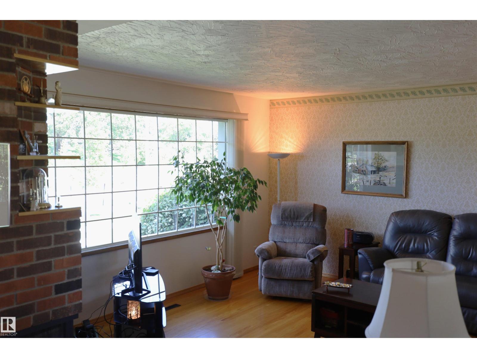 10715 132 AV NW - 29