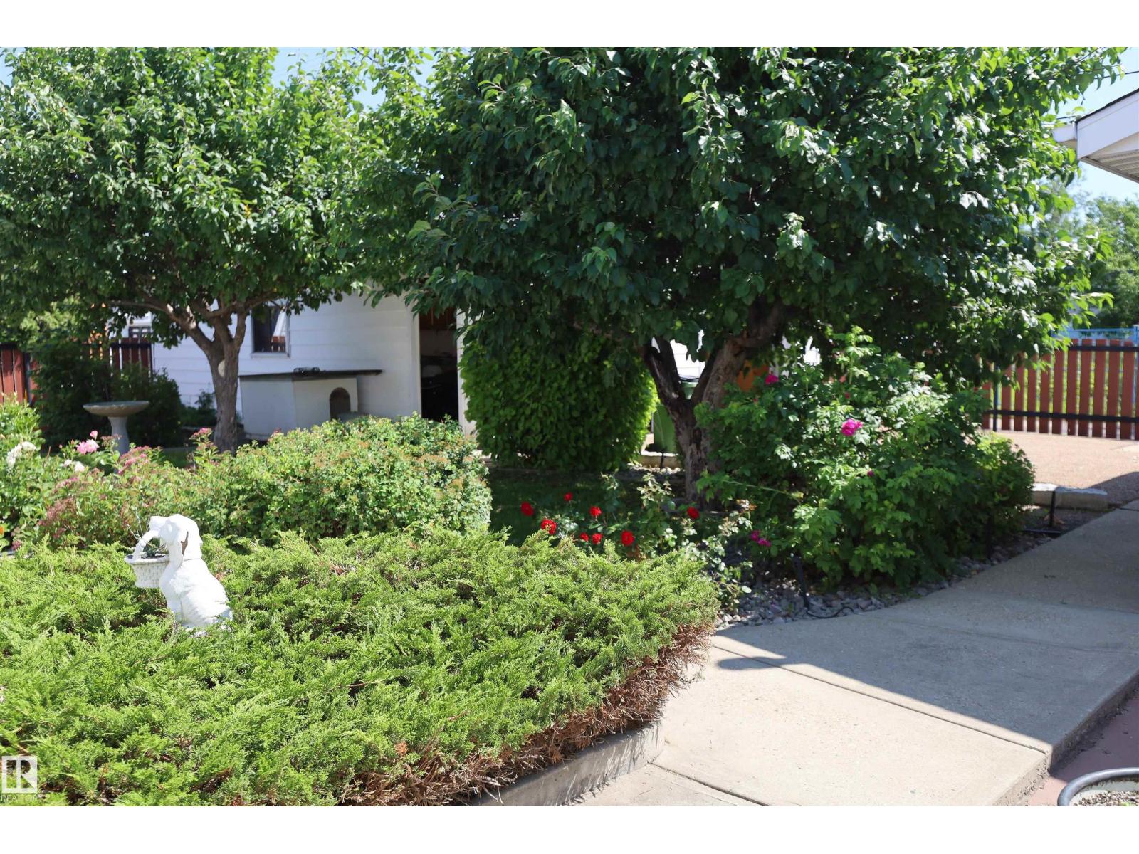 10715 132 AV NW - 16