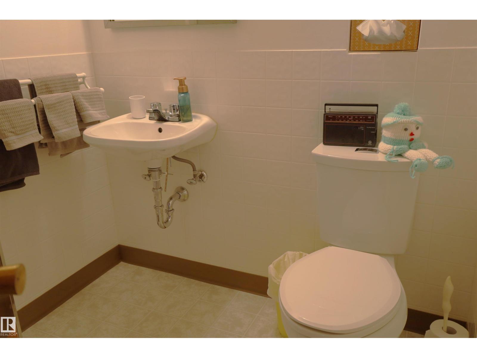 10715 132 AV NW - 64