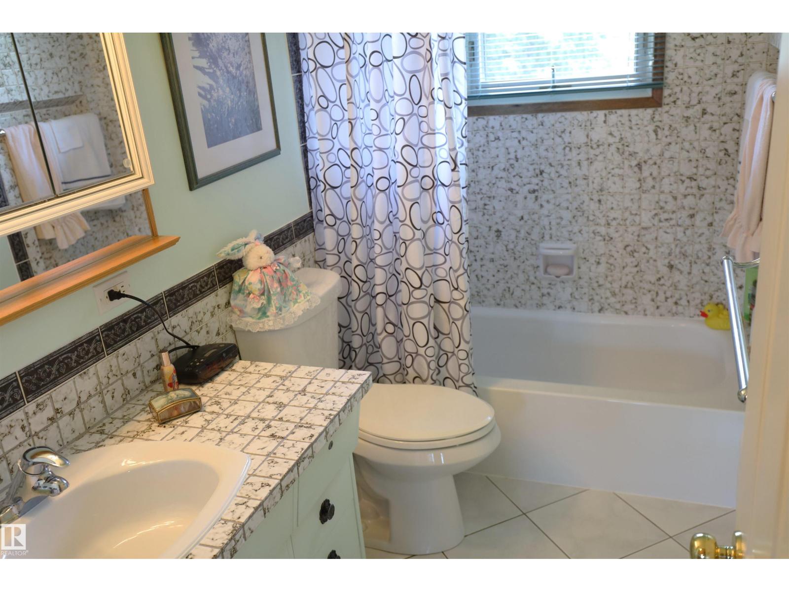 10715 132 AV NW - 56