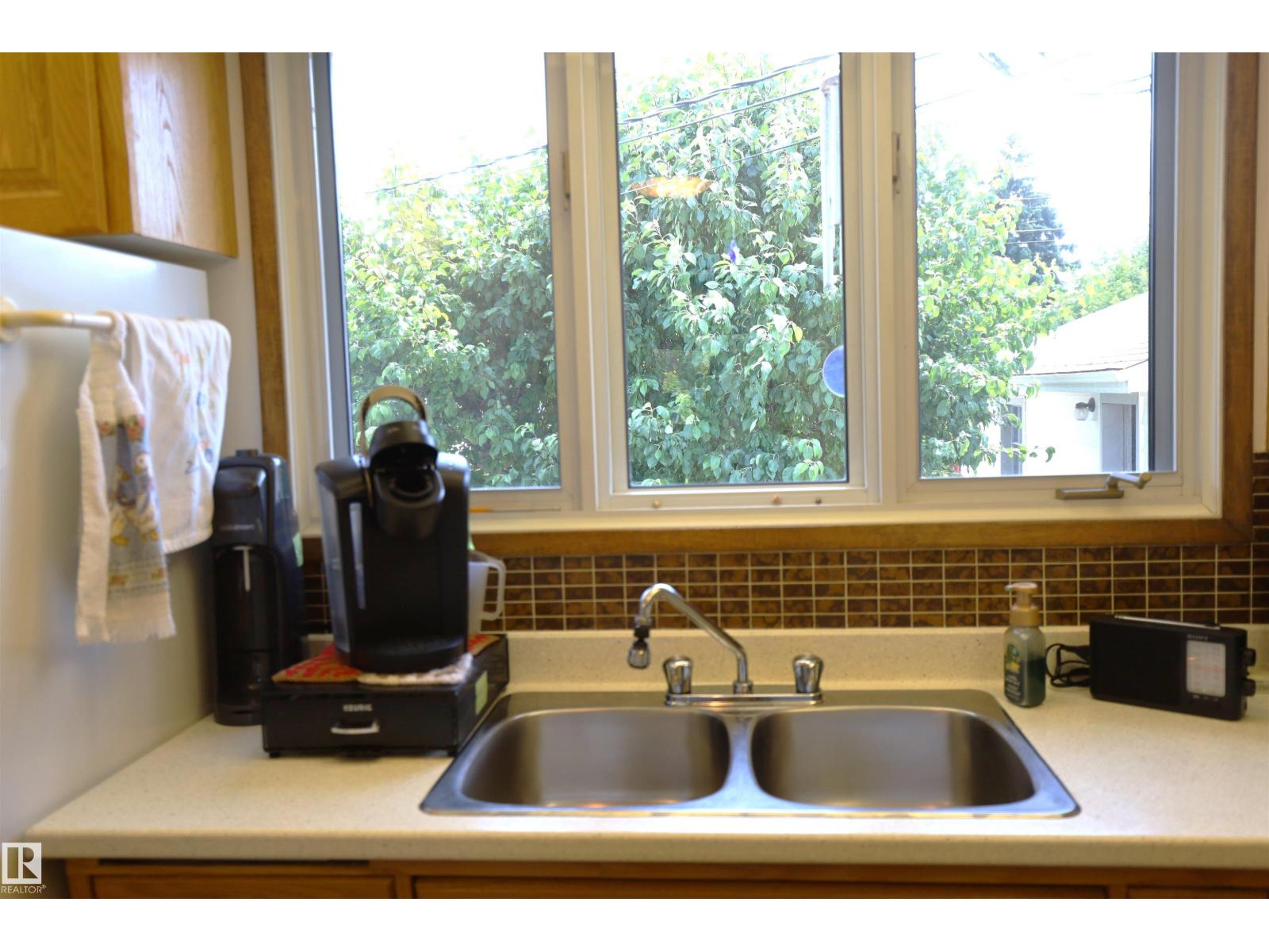 10715 132 AV NW - 42
