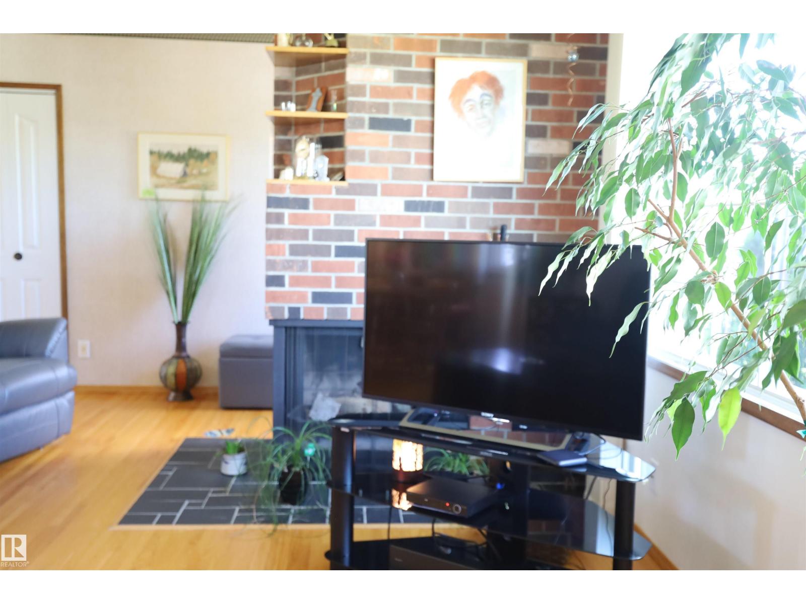 10715 132 AV NW - 30