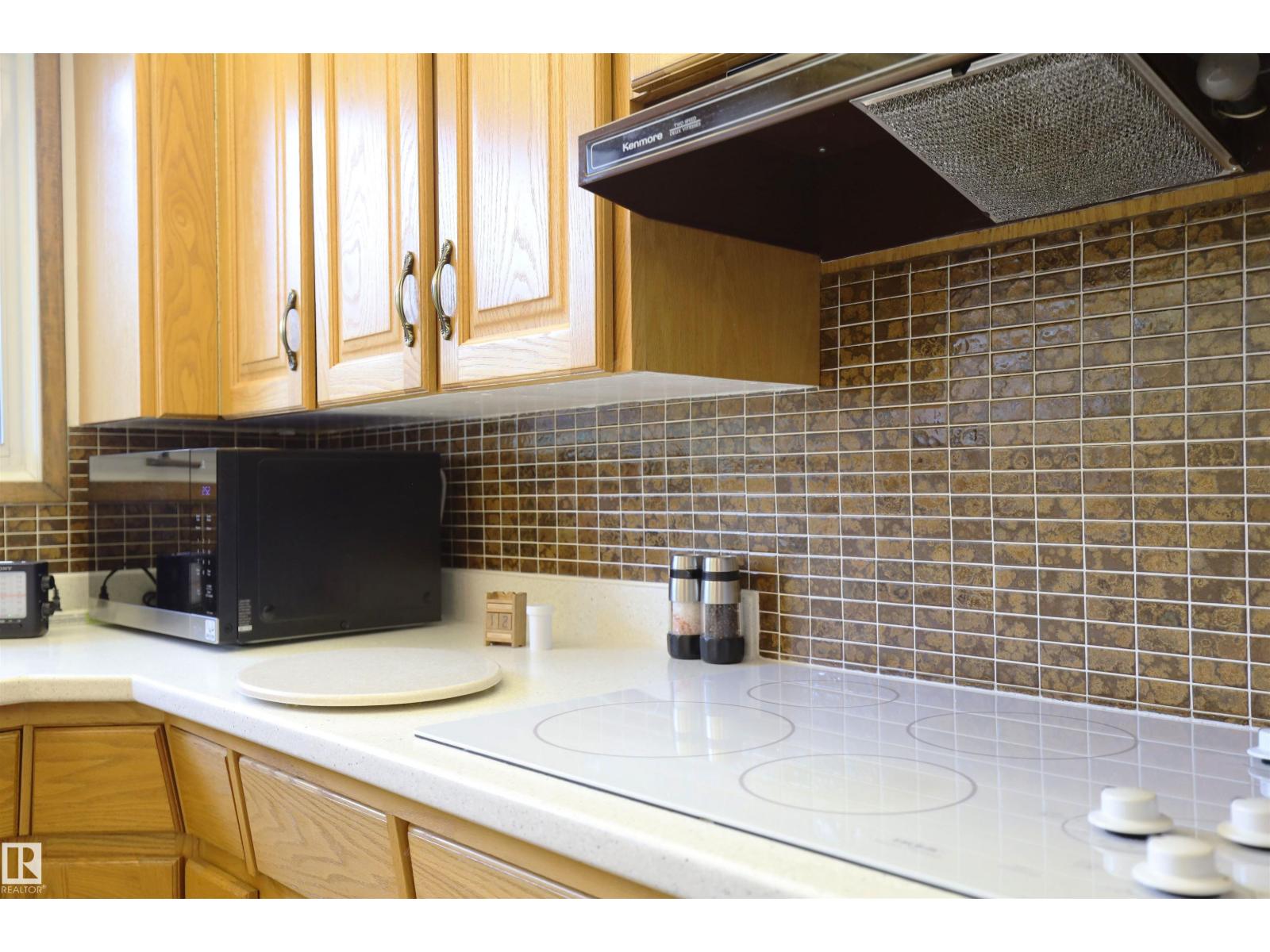 10715 132 AV NW - 43