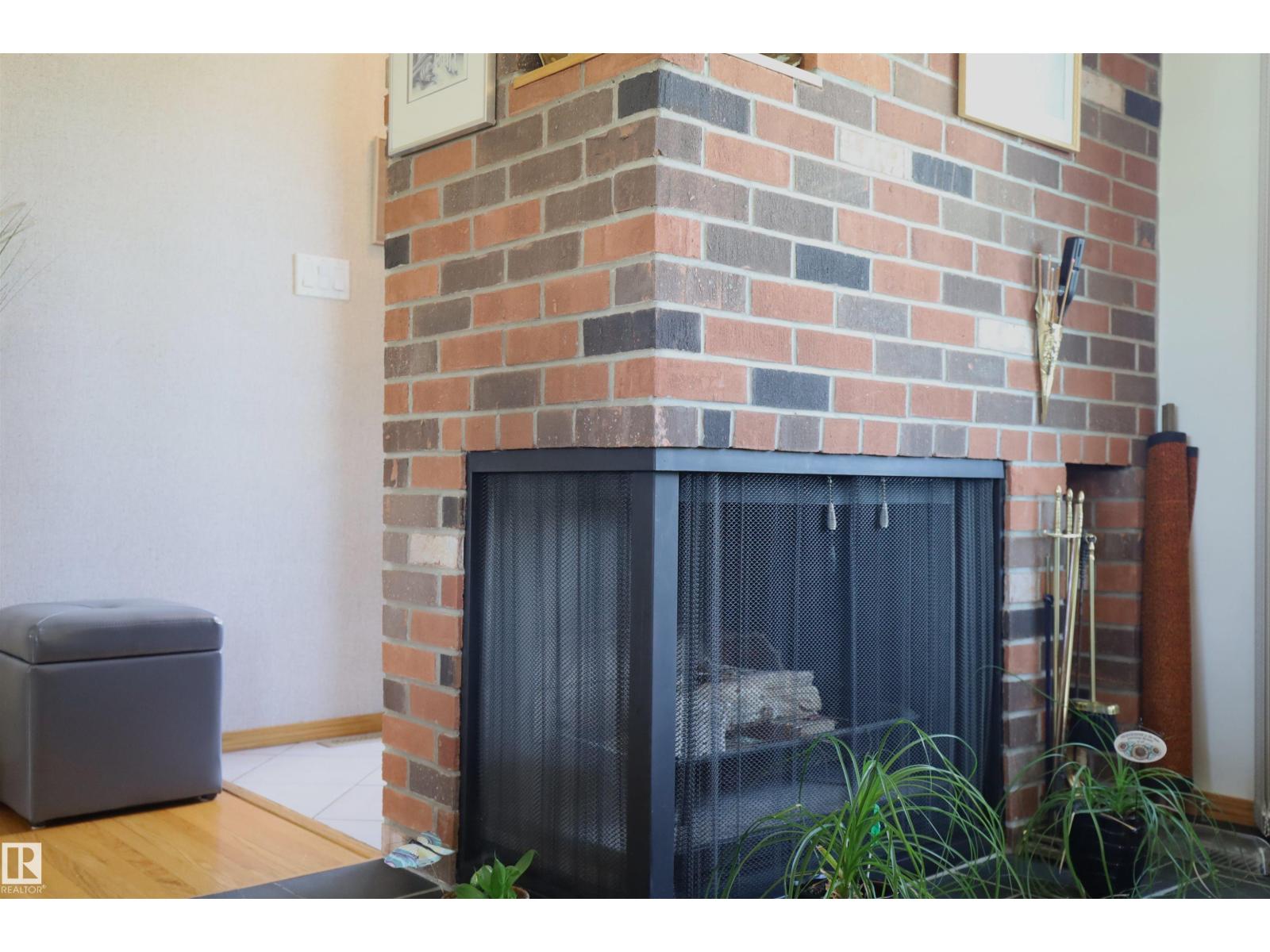 10715 132 AV NW - 34