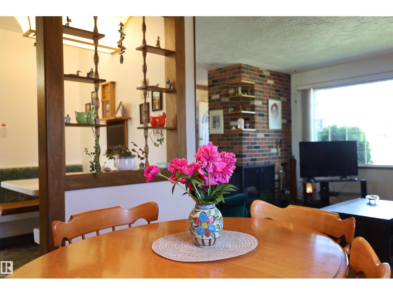 10715 132 AV NW - 37